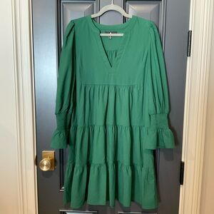 Pomander Place Green V-Neck Tiered Dress size M